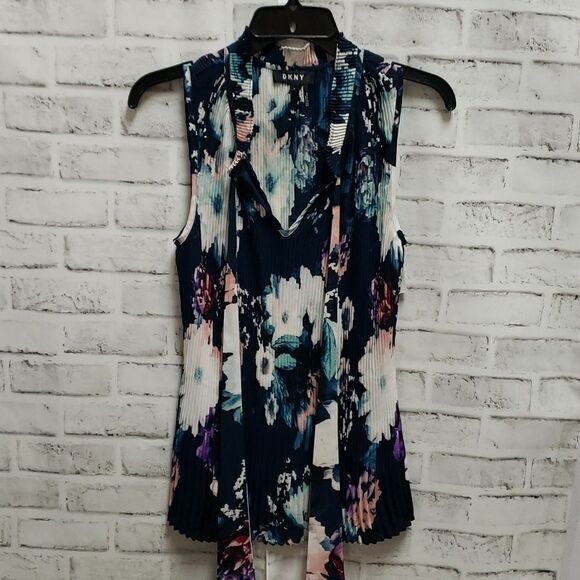 Dkny top  - Picture 1 of 3